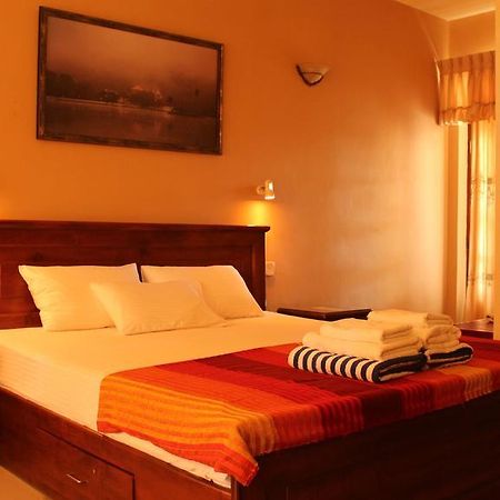 Janishi Residencies Hotell Negombo Rom bilde