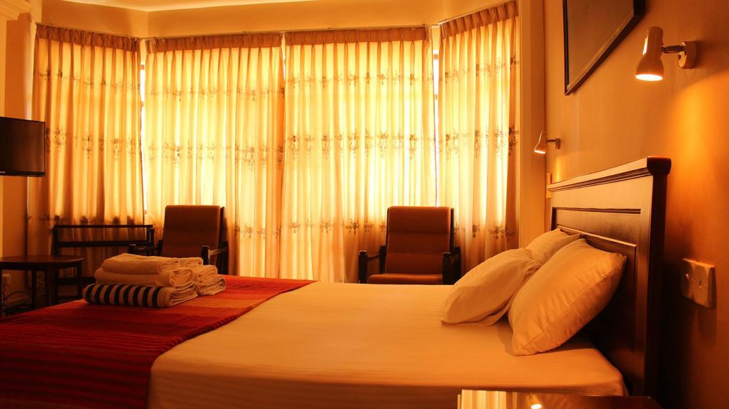 Janishi Residencies Hotell Negombo Rom bilde