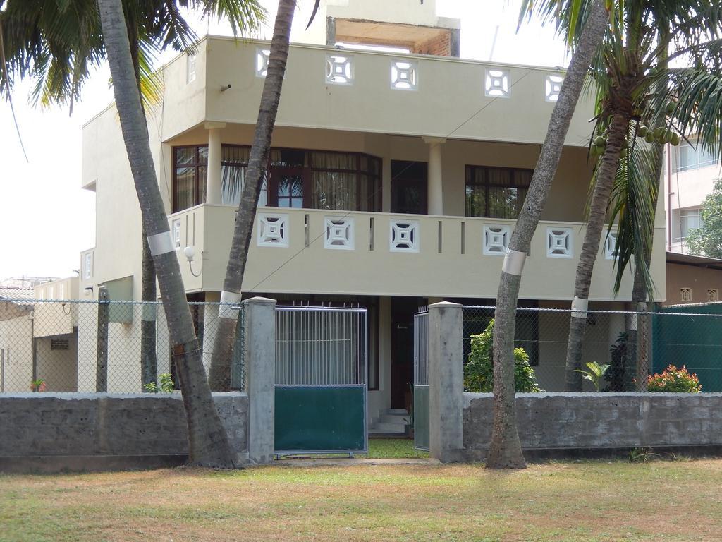 Janishi Residencies Hotell Negombo Rom bilde