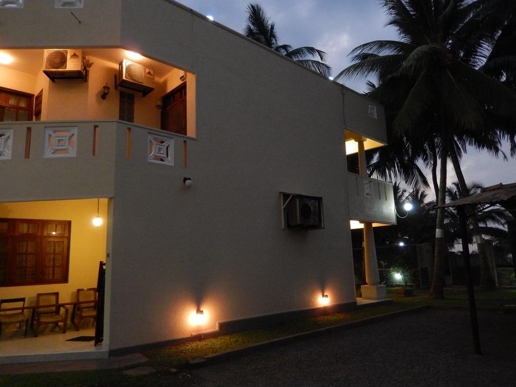 Janishi Residencies Hotell Negombo Eksteriør bilde