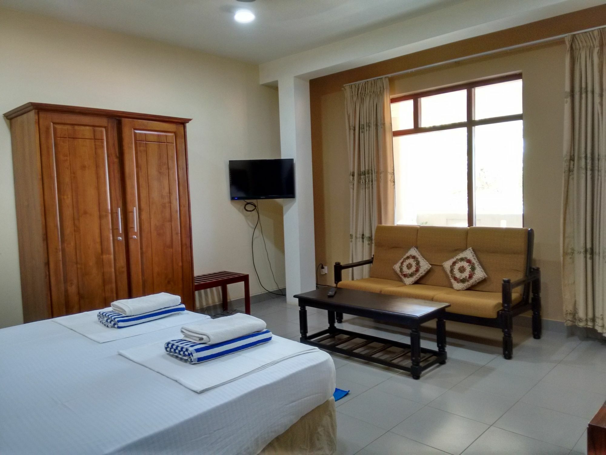 Janishi Residencies Hotell Negombo Eksteriør bilde